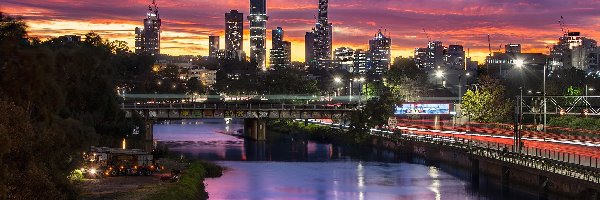 Most, Rzeka Yarra, Miasto, Melbourne, Australia, Zachód słońca, Chmury, Wieżowce, Światła