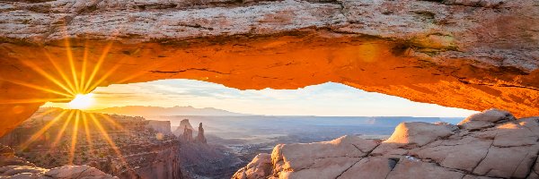 Stan Utah, Promienie słońca, Park Narodowy Canyonlands, Stany Zjednoczone, Skała, Kanion