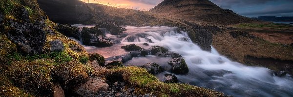 Islandia, Góra Kirkjufell, Półwysep Snaefellsnes, Zachód słońca, Rzeka