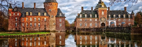 Zamek Anholt, Isselburg, Rzeka Issel, Niemcy, Nadrenia Północna-Westfalia