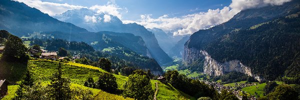 Dolina Lauterbrunnental, Domy, Drzewa, Alpy, Góry, Szwajcaria, Kanton Bern, Chmury, Lauterbrunnen