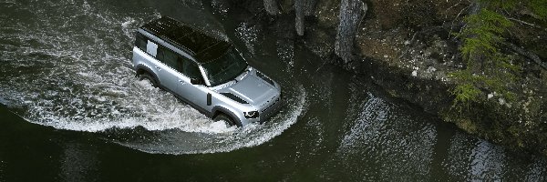 Rzeka, 2020, Land Rover Defender