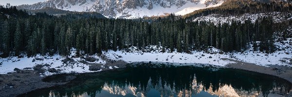 Las, Jezioro, Włochy, Południowy Tyrol, Lago di Carezza, Góry Latemar, Dolomity, Zima