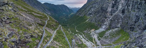 Droga Trolli, Skały, Norwegia, Gmina Rauma, Drogi, Wąwóz, Dolina Romsdalen, Góry