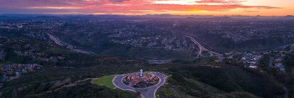 Soledad Mountain, San Diego, Zachód słońca, Domy, Wzgórze, National Veterans Memorial, Krzyż, Stany Zjednoczone