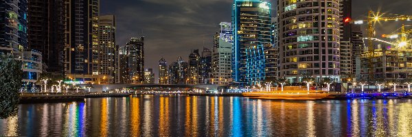 Miasto nocą, Rzeka, Wieżowce, Zjednoczone Emiraty Arabskie, Dubaj