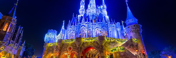 Zamek Kopciuszka, Magic Kingdom, Miasto Bay Lake, Stan Floryda, Stany Zjednoczone, Zamek, Oświetlony, Park rozrywki Walt Disney World, Disneyland