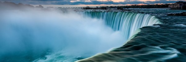 Stany Zjednoczone, Rzeka Niagara, Wodospad Niagara
