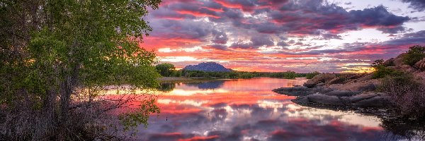 Drzewa, Skały, Zachód słońca, Willow Lake, Jezioro, Stany Zjednoczone, Arizona, Chmury, Prescott