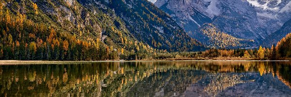 Park przyrody Tre Cime, Jezioro, Lago di Landro, Włochy, Dolomity, Góry