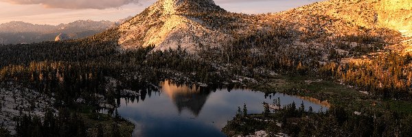 Park Narodowy Yosemite, Drzewa, Cathedral Lake, Jezioro, Góry, Stany Zjednoczone, Kalifornia, Skały, Hrabstwo Mariposa