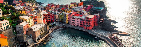 Park Narodowy Cinque Terre, Kolorowe, Domy, Vernazza, Włochy, Morze Liguryjskie, Zatoka