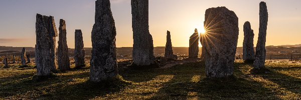 Calanais Standing Stones, Krąg, Szkocja, Wyspa Harris, Monolity, Kamienie, Wschód słońca, Kamienny