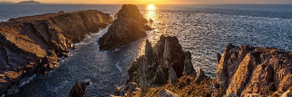 Zachód słońca, Morze, Skały, Przylądek Malin Head, Hrabstwo Donegal, Irlandia