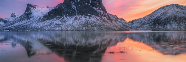 Wyspa Senja, Zima, Zachód słońca, Norwegia, Góry, Morze