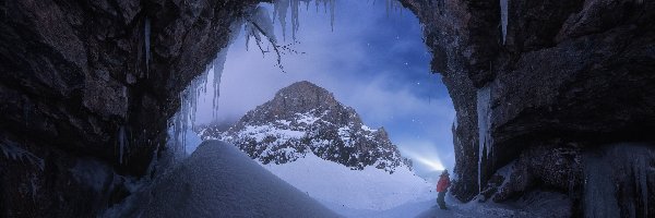 Zima, Góry Kantabryjskie, Sople, Światło, Pasmo Picos de Europa, Jaskinia, Człowiek, Hiszpania