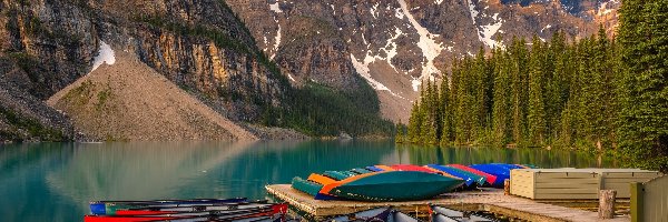 Park Narodowy Banff, Moraine Lake, Kanada, Góry, Pomost, Las, Drzewa, Jezioro, Kajaki, Prowincja Alberta