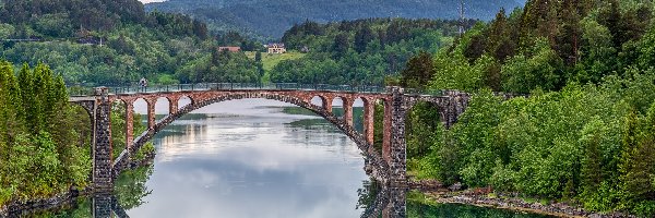 Chmury, Rzeka, Norwegia, Domy, Skodje Bridge, Las, Drzewa, Góry, Most, Gmina Ålesund