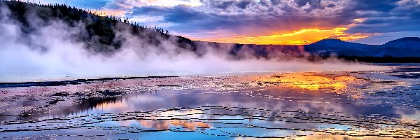 Źródło, Park Narodowy Yellowstone, Zachód słońca, Wzgórze, Gorące, Opary, Las, Stany Zjednoczone