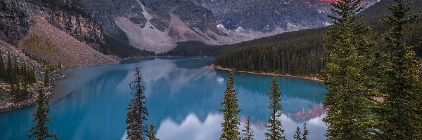 Drzewa, Góry, Kanada, Odbicie, Las, Chmury, Park Narodowy Banff, Jezioro Moraine