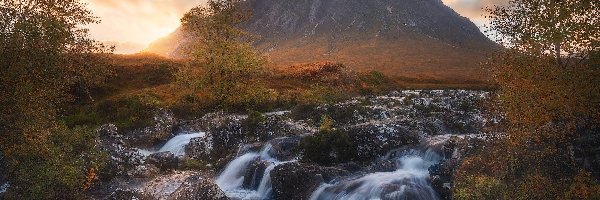 Rzeka, Jesień, Szkocja, Skały, Buachaille Etive Mor, Dolina, Glen Coe, Zachód słońca, Góra, Drzewa