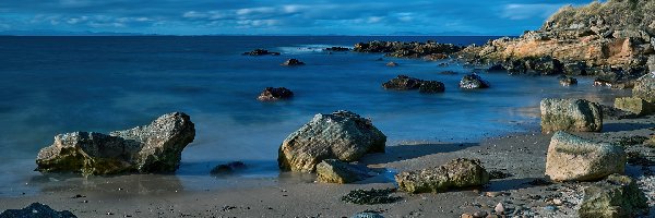Szkocja, Wybrzeże Moray Firth, Wieś Hopeman, Kamienie, Morze