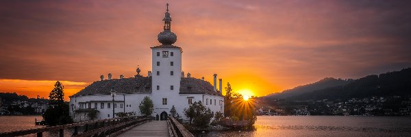 Zamek Ort, Austria, Schloss Ort, Góry, Wschód Słońca, Alpy, Traunsee, Drzewa, Jezioro, Salzkammergut, Most