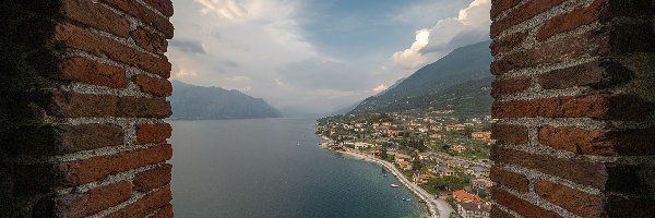 Niebo, Widok, Lago di Garda, Jezioro, Włochy, Mur, Okno, Veneto, Chmury