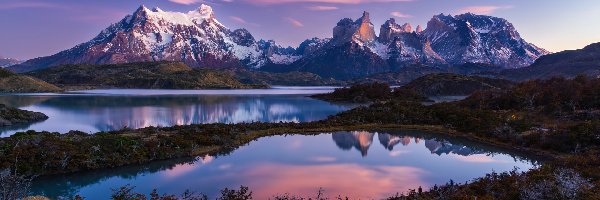 Zachód słońca, Niebo, Jezioro, Śnieg, Góry, Chile, Patagonia, Roślinność, Park Narodowy Torres del Paine