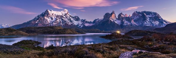 Chmury, Kładka, Jezioro, Ośnieżone, Góry, Chile, Patagonia, Roślinność, Park Narodowy Torres del Paine