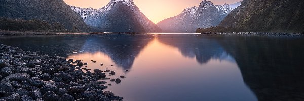 Park Narodowy Fiordland, Fiord Milford, Góry, Zatoka Milforda, Nowa Zelandia, Kamienie, Alpy Południowe