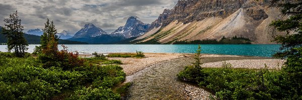 Bow Lake, Góry, Kanada, Chmury, Jezioro, Kamienie, Drzewa, Park Narodowy Banff