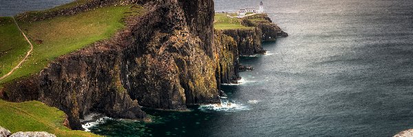 Neist Point Lighthouse, Skały, Szkocja, Chmury, Latarnia morska, Półwysep Duirinish, Wyspa Skye, Morze Szkockie