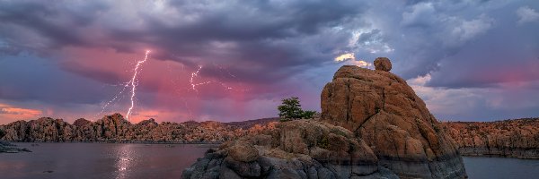 Watson Lake, Arizona, Błyskawice, Chmury, Jezioro, Skały, Burza, Stany Zjednoczone