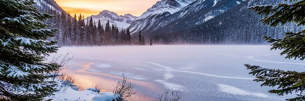 Śnieg, Drzewa, Góry, Zachód słońca, Jezioro, Zima