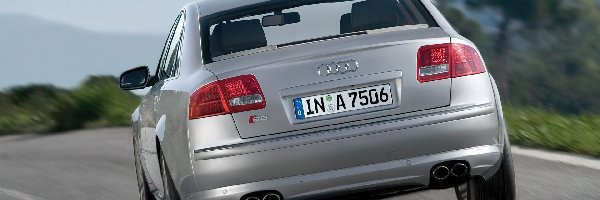 Tył, Audi S8