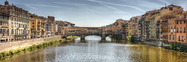 Zabudowanie, Arno, Rzeka